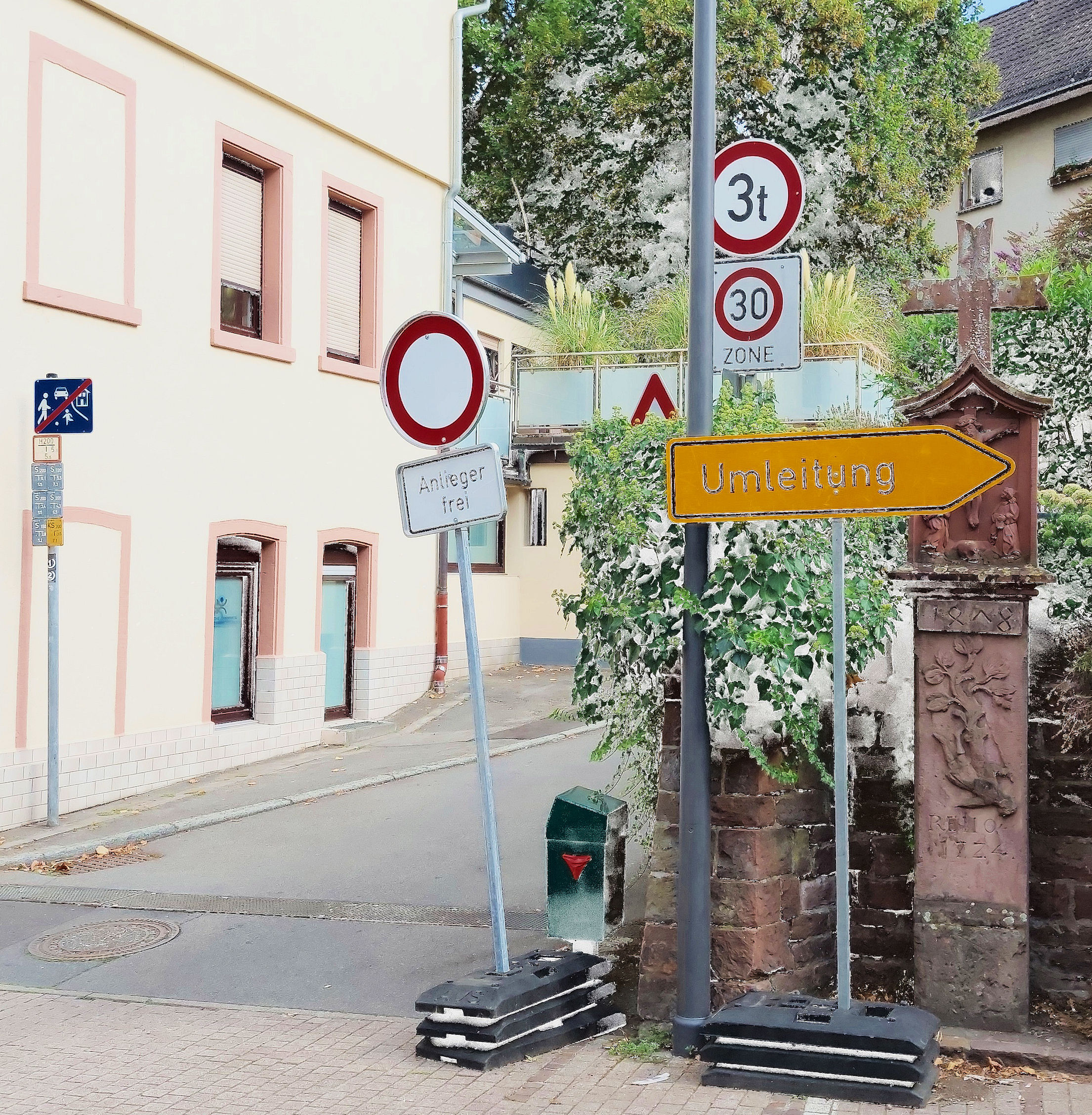 Mit diesen Schildern wäre der Sonntagsfrevel nicht passiert. Image